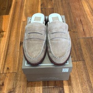 Women’s Dolce Vita Havan Loafers in Camel.  Size 10